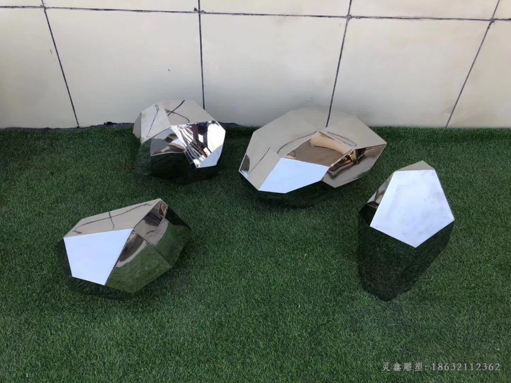 几何不锈钢石头雕塑