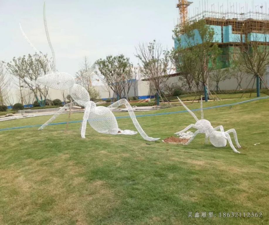 镂空不锈钢蚂蚁雕塑