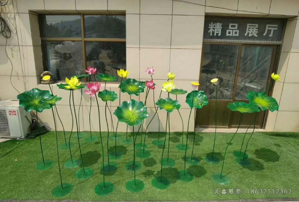 不锈钢荷花彩绘雕塑