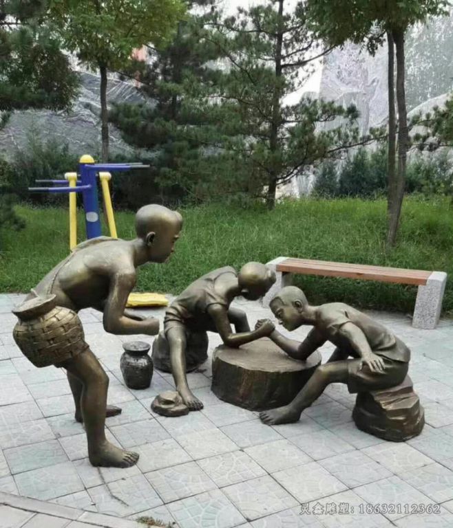 掰手腕儿童嬉戏铜雕