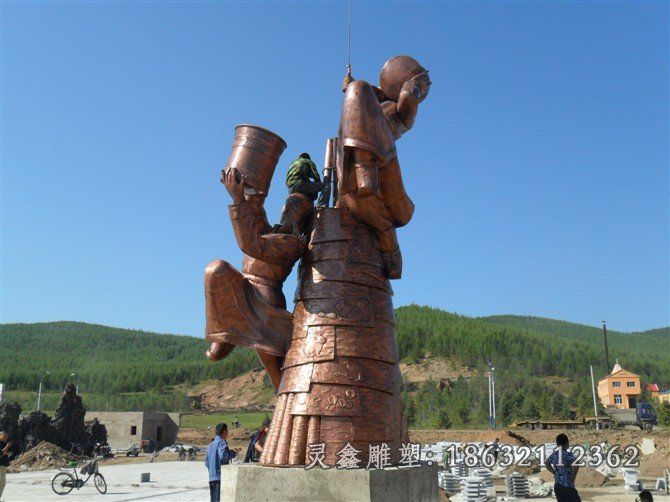 少数民族跳舞人物铜雕